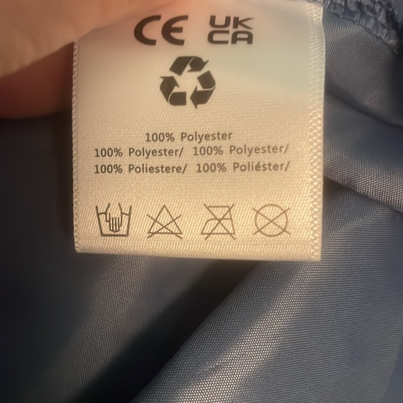 Elsa Frozen 8
(130)costume.Blue velvet gown w/fur collar&sheer cape & a crown. - Picture 11 of 13